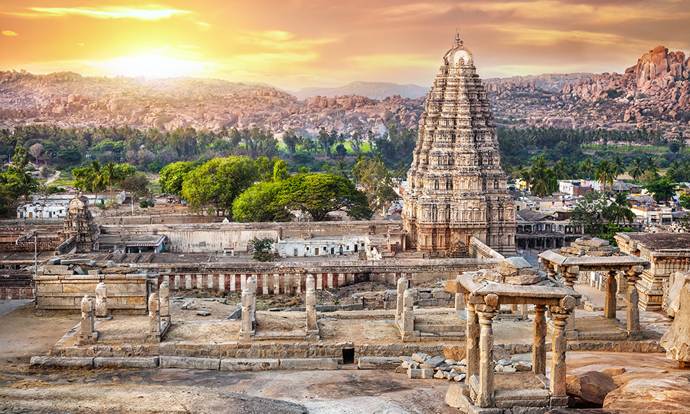 Exploring the Enchanting Ruins of Hampi