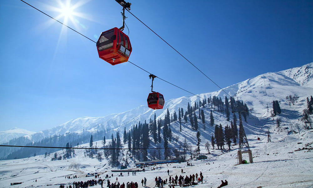 Exploring the Pristine Beauty and Thrills of Kashmir's Gulmarg 