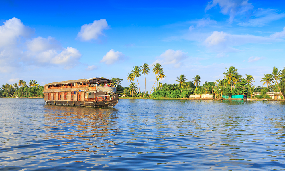 Alleppey vs Kumarakom: Which Kerala Backwater Experience Is Better for Your Trip?
